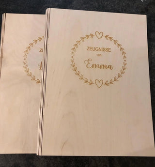 Zeugnismappen mit Namen