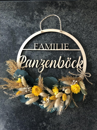 Familienschild mit Trockenblumen - Handwerkstueck Shop