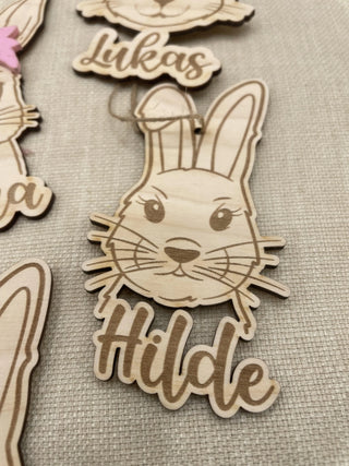 Personalisierter Osterhase mit Namen – Holzanhänger